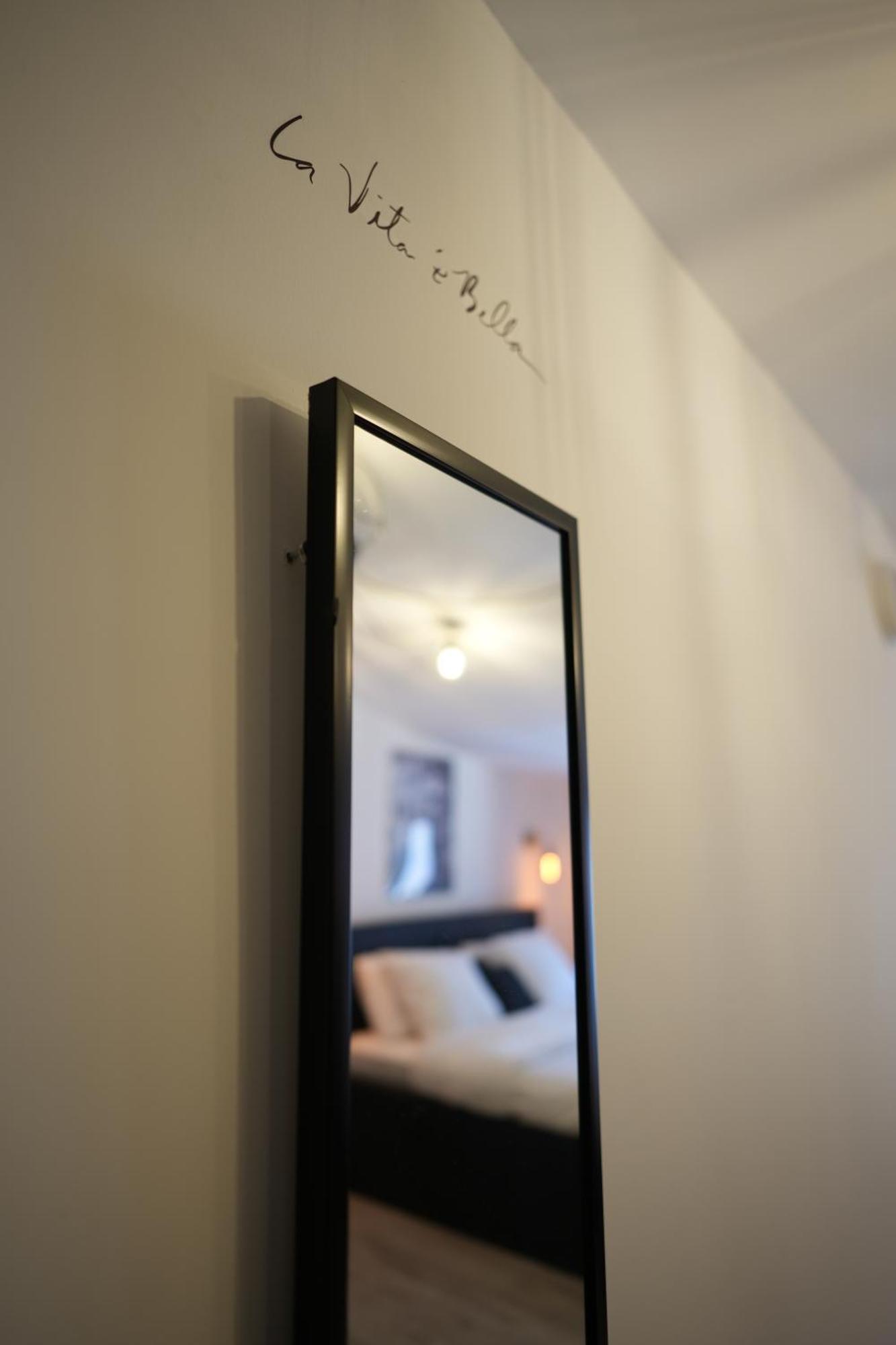 La Suite Neuvilloise Neuville-sur-Saone Exterior photo