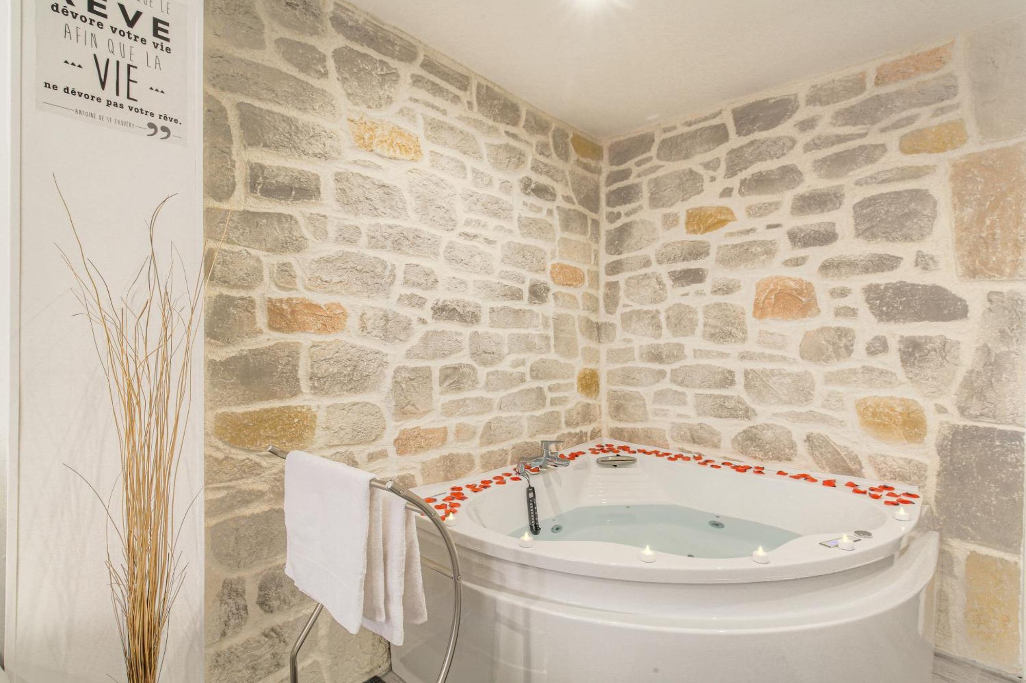 La Suite Neuvilloise Neuville-sur-Saone Exterior photo
