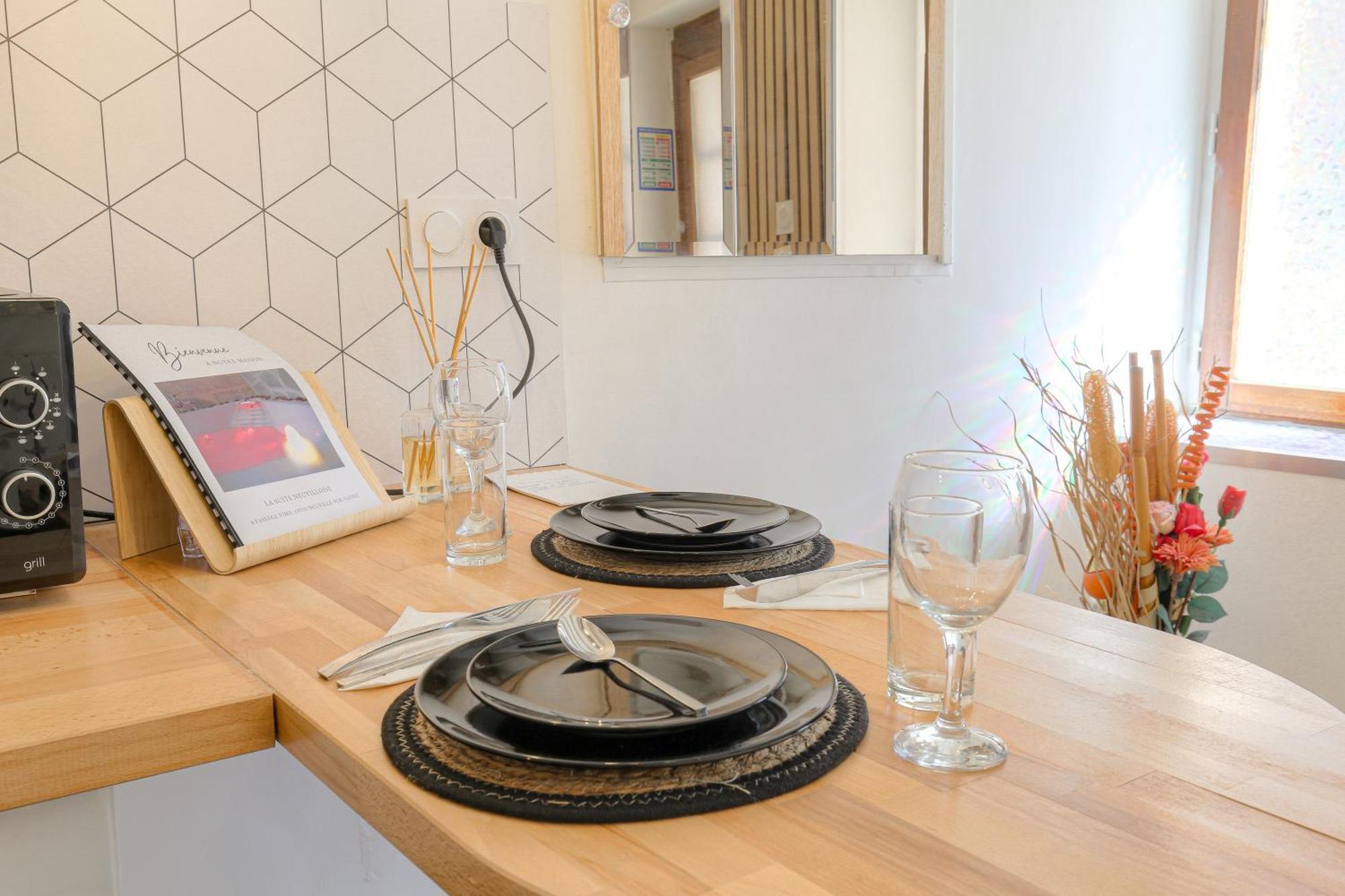 La Suite Neuvilloise Neuville-sur-Saone Exterior photo